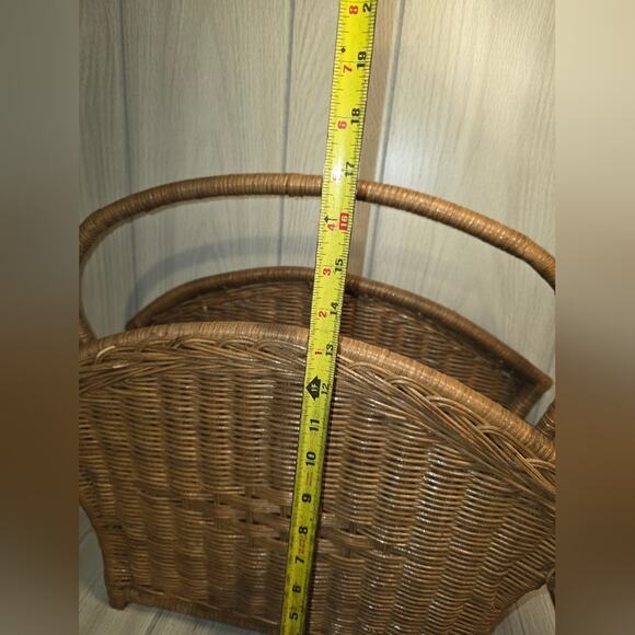 Vtg Brown Wicker Rattan Basket Magazine Rack Boho Retro Cottagecore Farmhouse - Picture 5 of 8